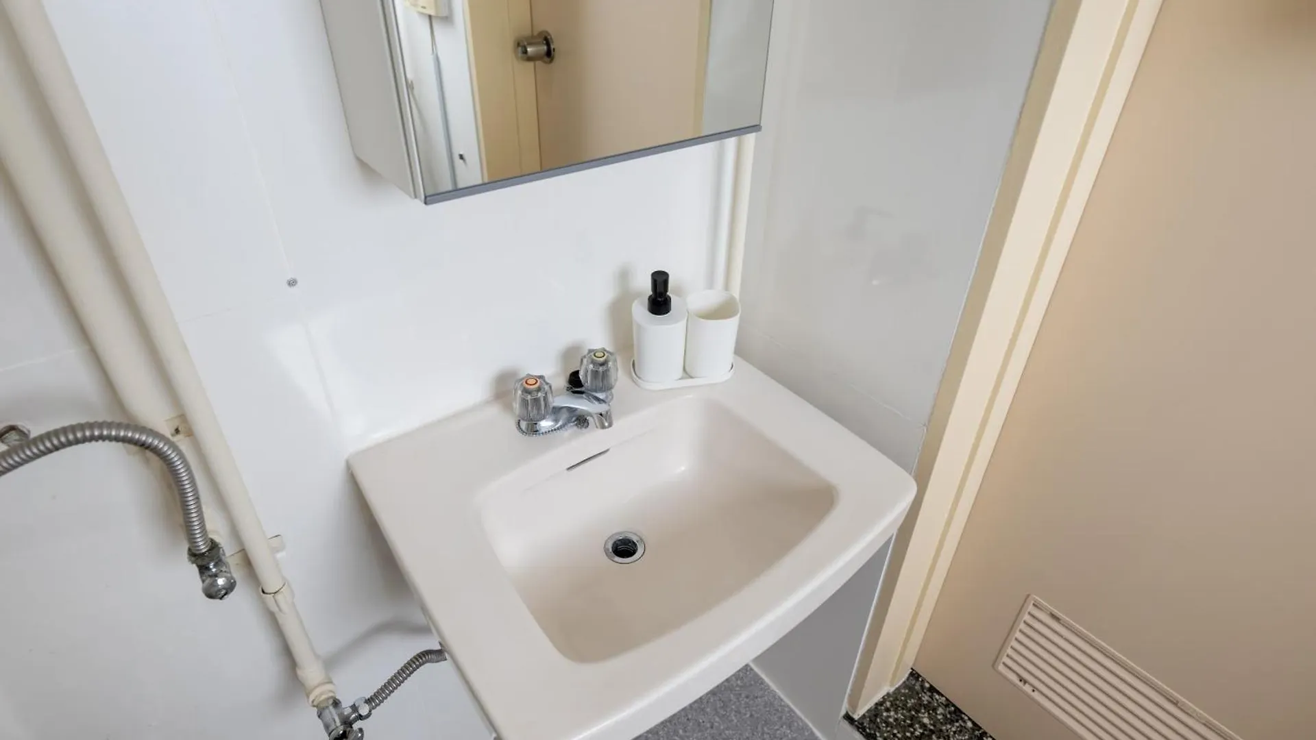 Beige2Nd Apartment Tokyo Japan